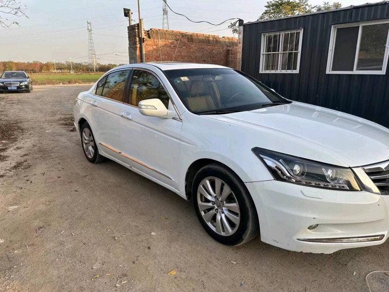 保定13年本田雅阁2