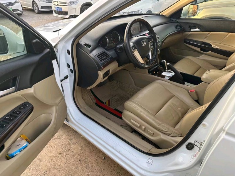 保定13年本田雅阁6