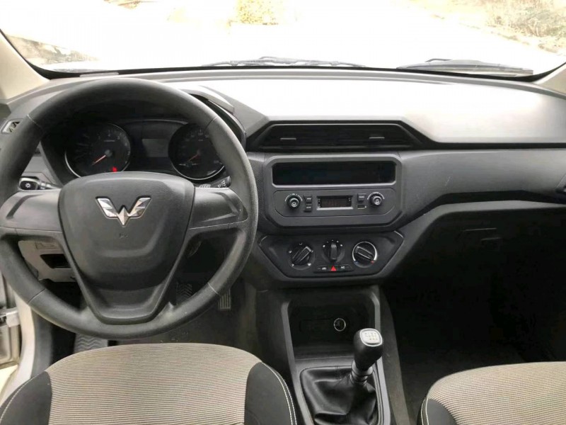 枣庄21年五菱汽车宏光8