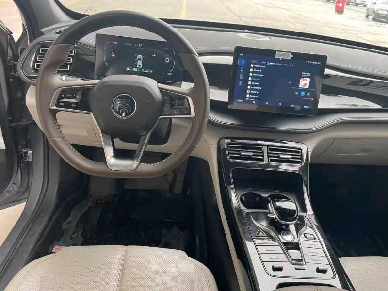 保定23年比亚迪秦8