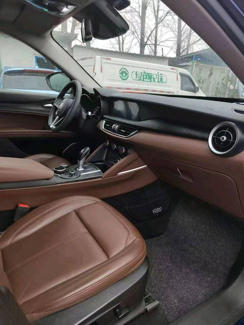 青岛19年阿尔法·罗密欧Stelvio8