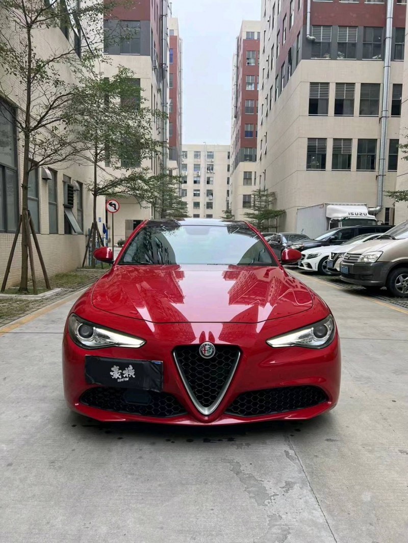 佛山18年阿尔法·罗密欧Giulia1