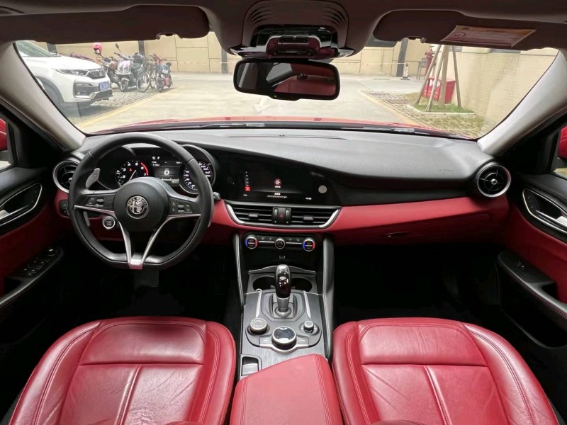 佛山18年阿尔法·罗密欧Giulia4