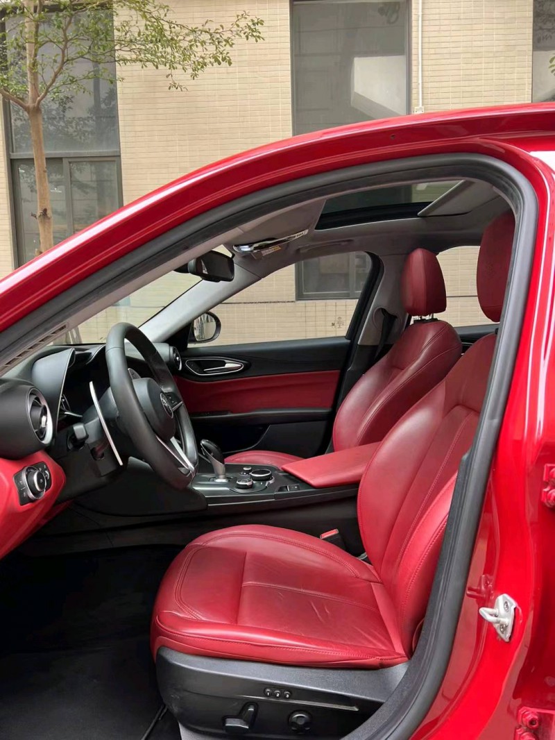 佛山18年阿尔法·罗密欧Giulia6