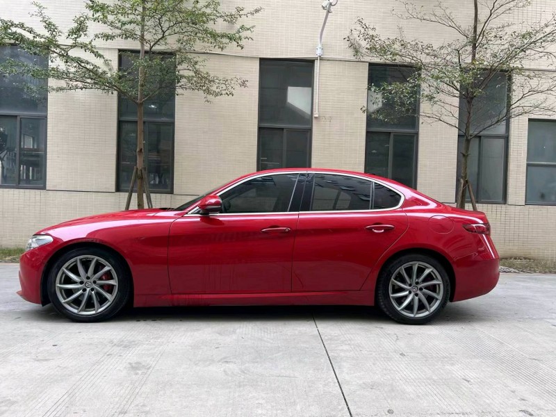 佛山18年阿尔法·罗密欧Giulia7