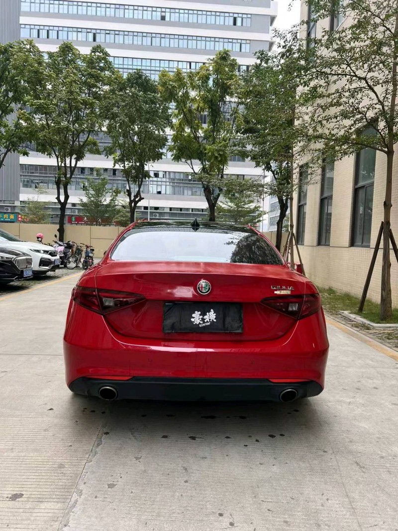 佛山18年阿尔法·罗密欧Giulia8
