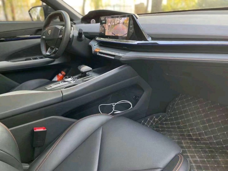 东营22年长安汽车UNI-V3