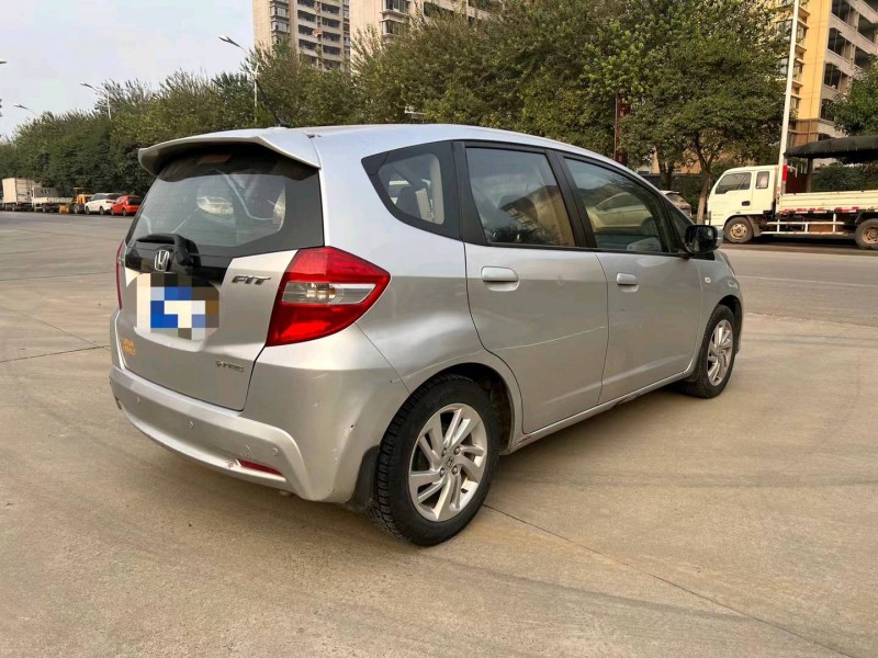 济宁14年本田飞度7