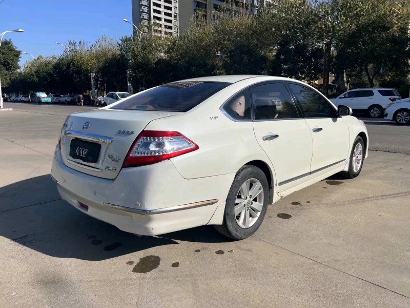 济宁13年日产天籁7