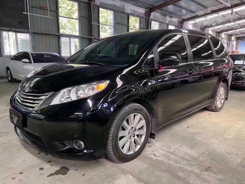 济宁18年丰田塞纳3