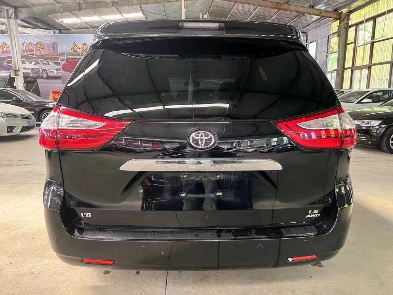 济宁18年丰田塞纳9