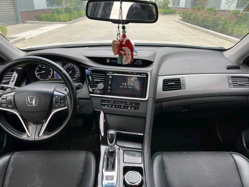 徐州16年本田思铂睿3