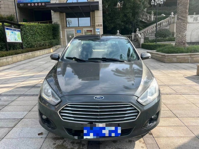 重庆15年福特福克斯1