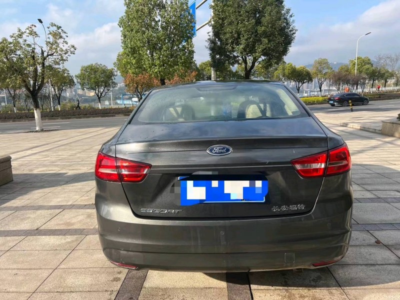 重庆15年福特福克斯4