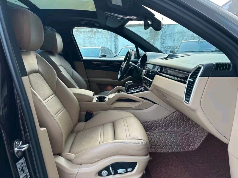 济宁19年保时捷卡宴5