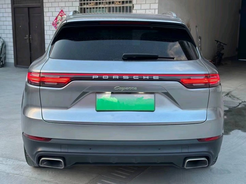 济宁19年保时捷卡宴9