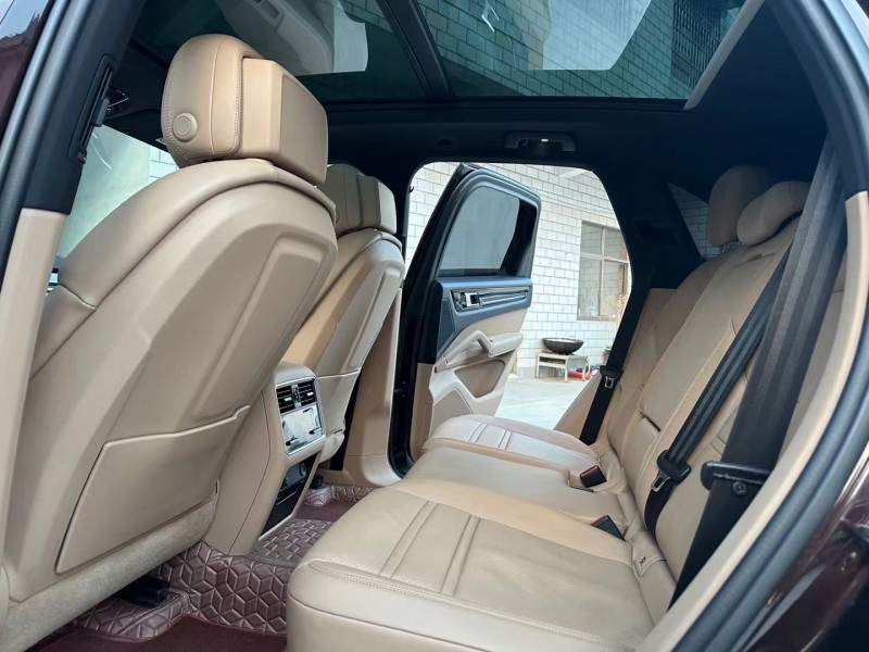 济宁19年保时捷卡宴7