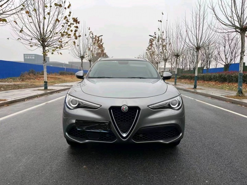 徐州19年阿尔法·罗密欧Stelvio1