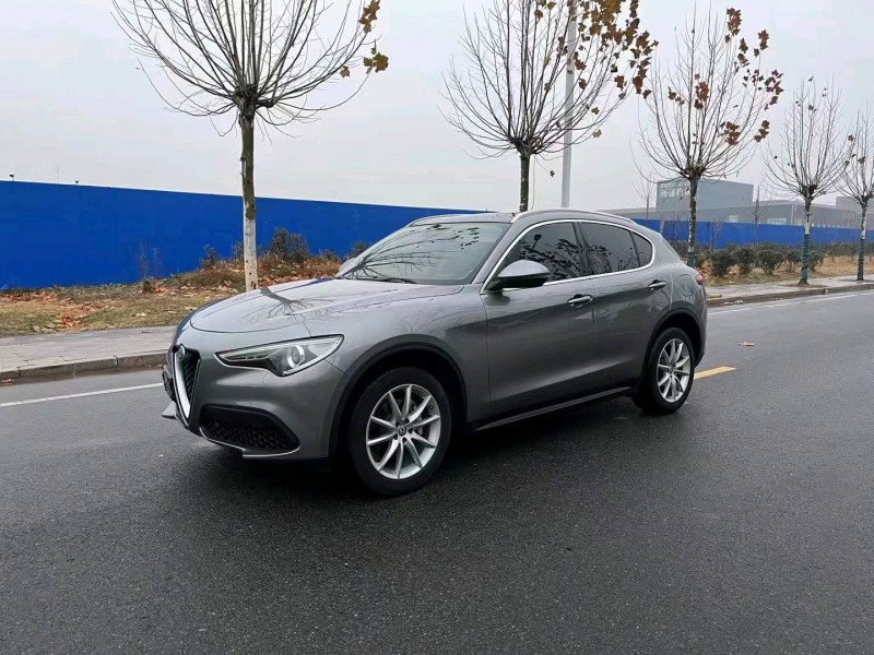 徐州19年阿尔法·罗密欧Stelvio3