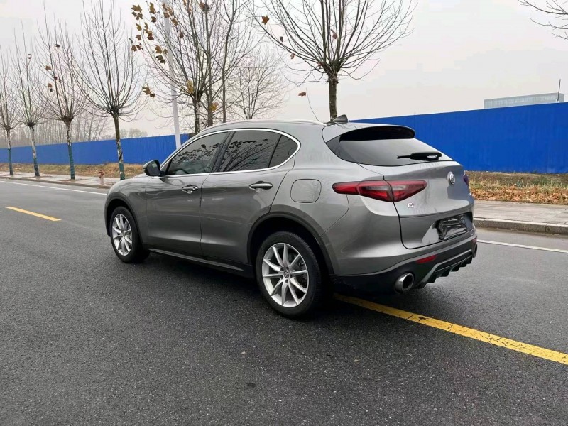 徐州19年阿尔法·罗密欧Stelvio7