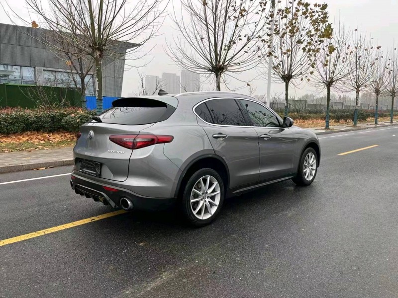 徐州19年阿尔法·罗密欧Stelvio8