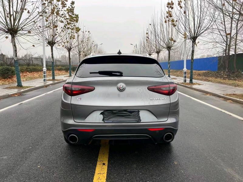 徐州19年阿尔法·罗密欧Stelvio9