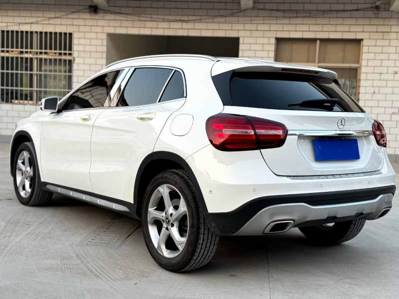 济宁19年奔驰GLA3