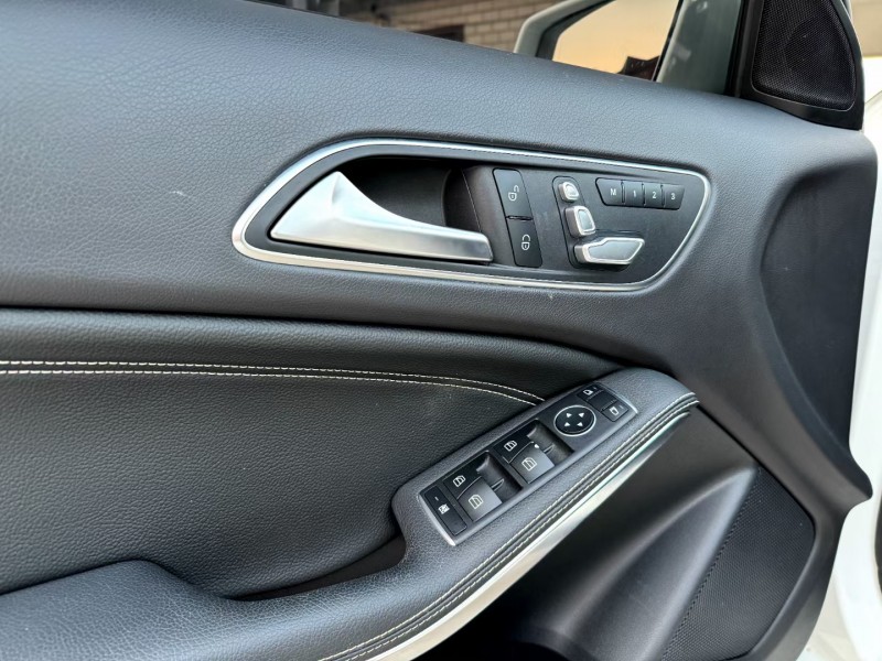 济宁19年奔驰GLA4