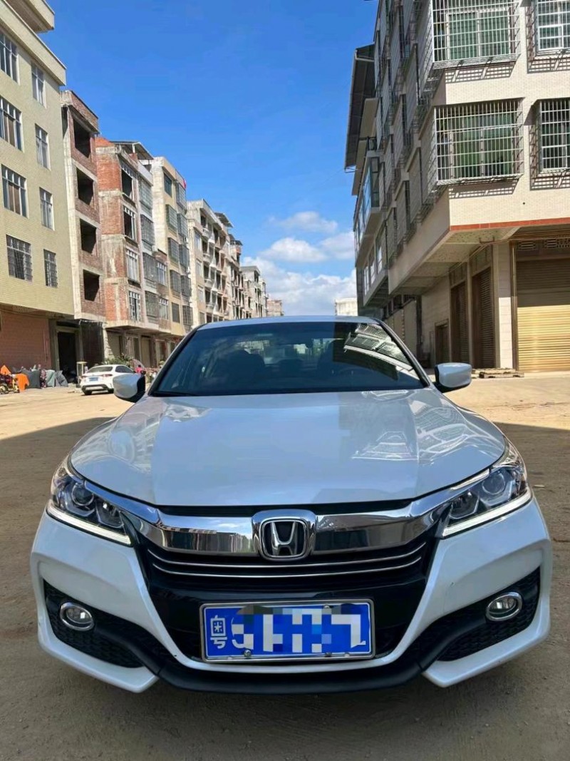 梧州17年本田雅阁1