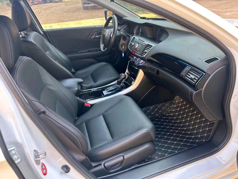 梧州17年本田雅阁2