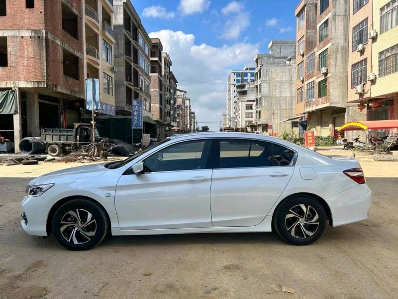 梧州17年本田雅阁7