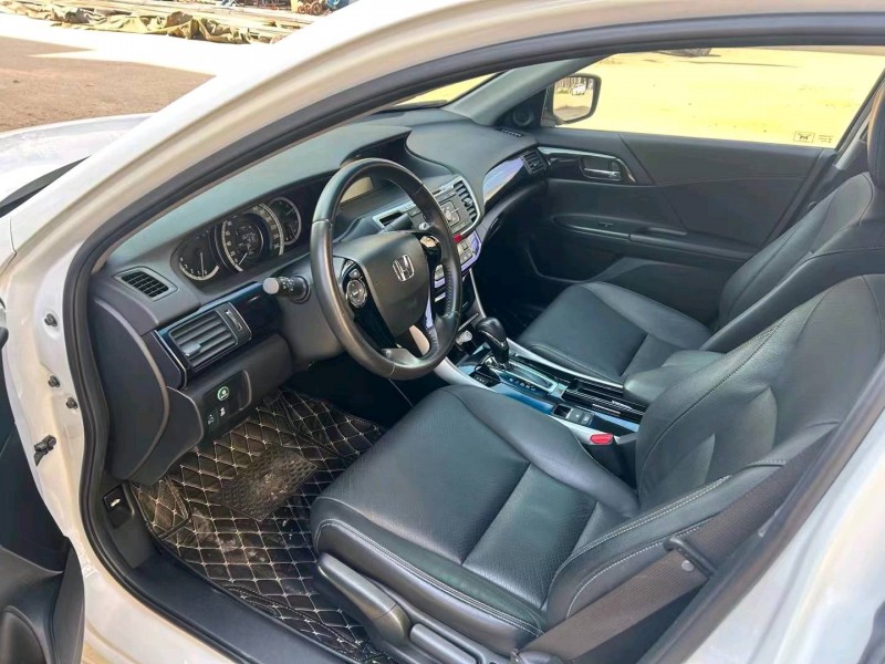 梧州17年本田雅阁9