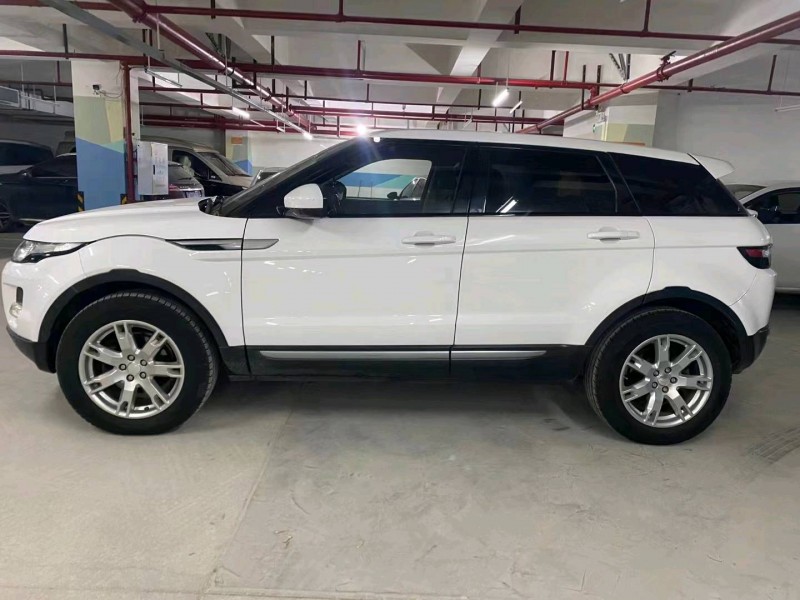 重庆14年路虎极光3