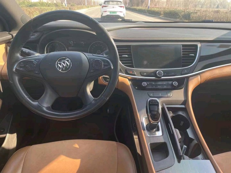 枣庄18年别克君越2