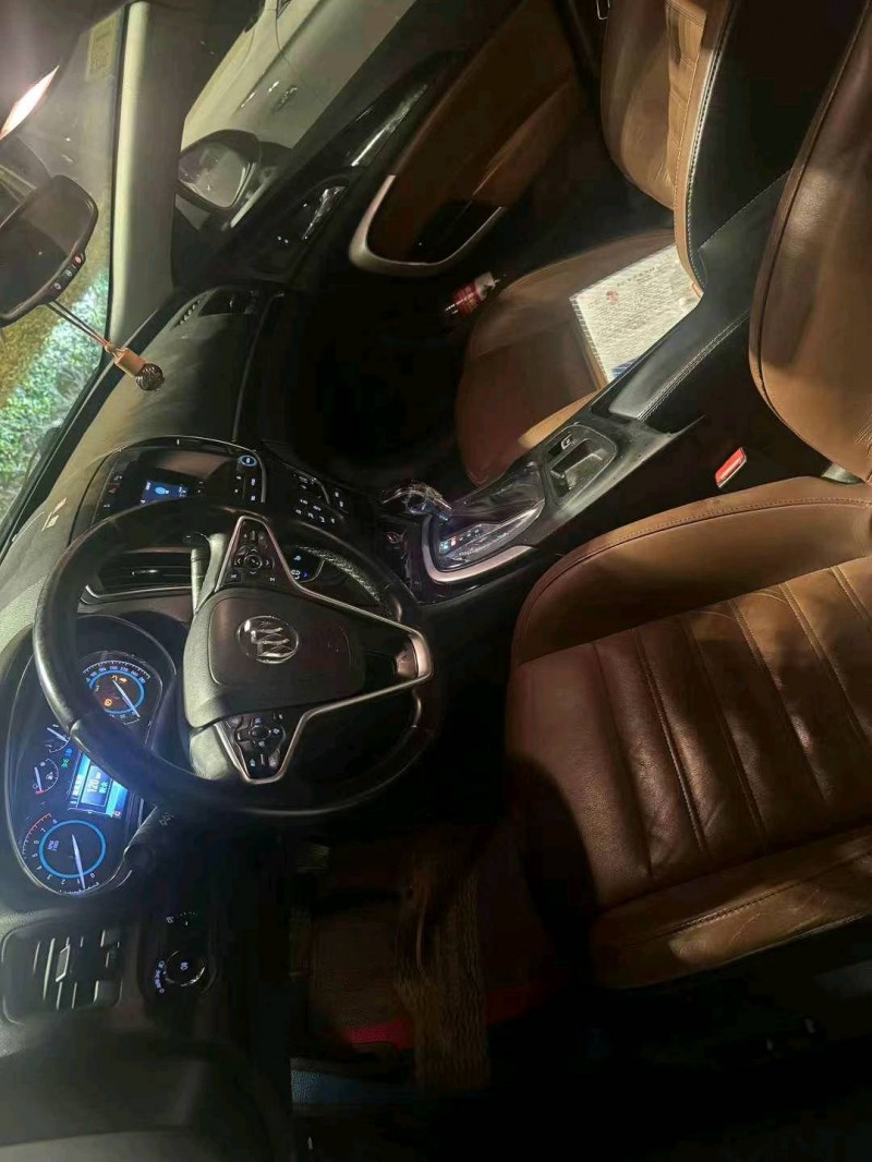 苏州15年别克君威8