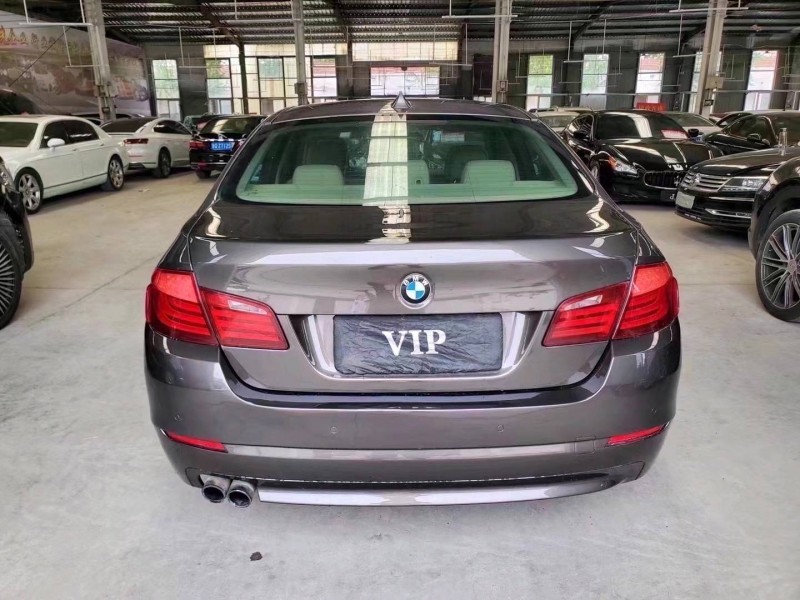 济宁13年宝马5系9