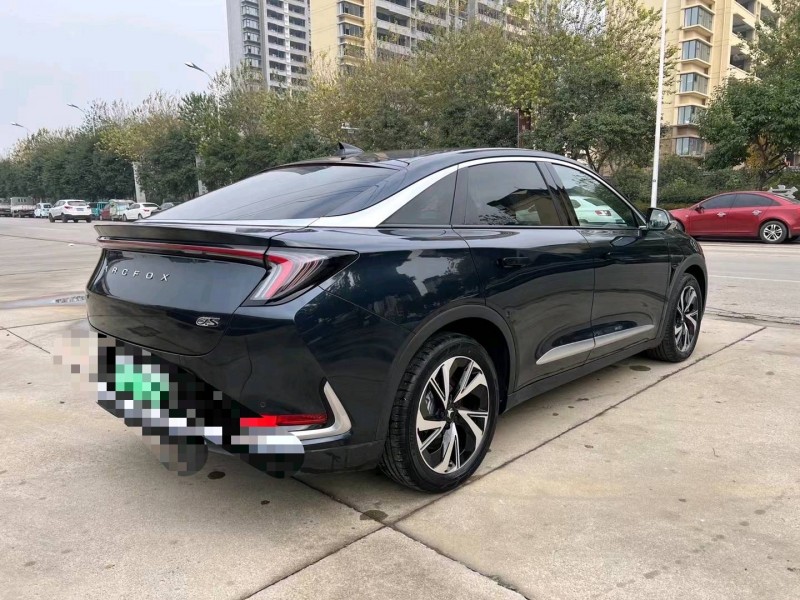 济宁23年极狐汽车阿尔法7