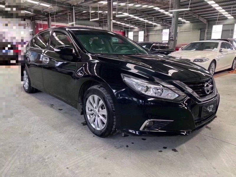 济宁19年日产天籁2