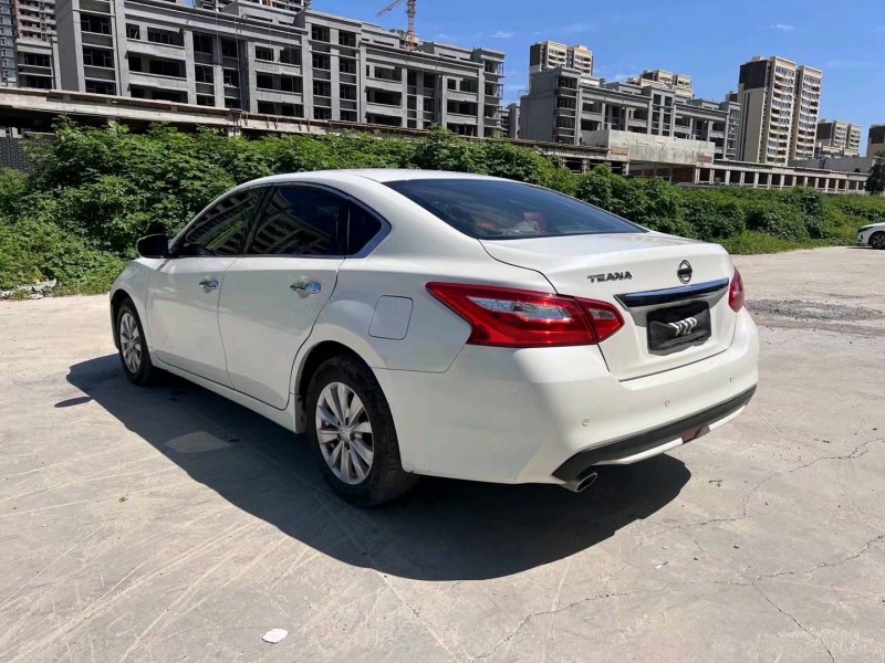 济宁17年日产天籁8