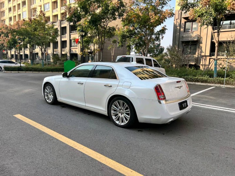徐州13年克莱斯勒300C8