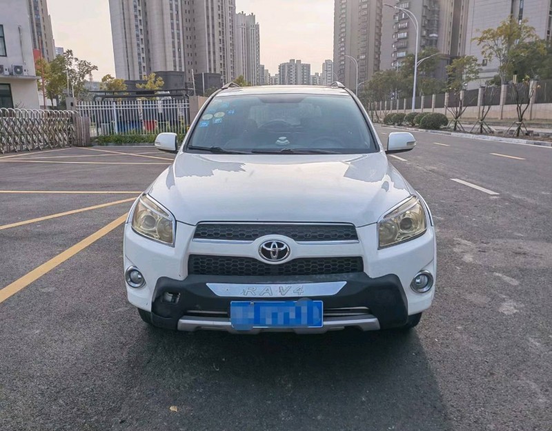苏州12年丰田RAV41