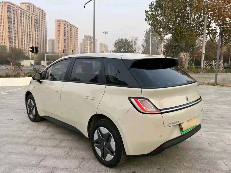 棗莊23年寶駿云朵8