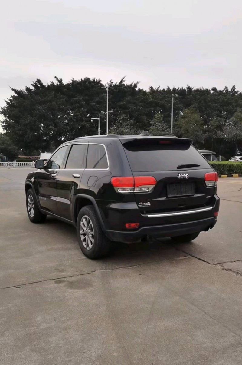 汕头16年Jeep大切诺基5