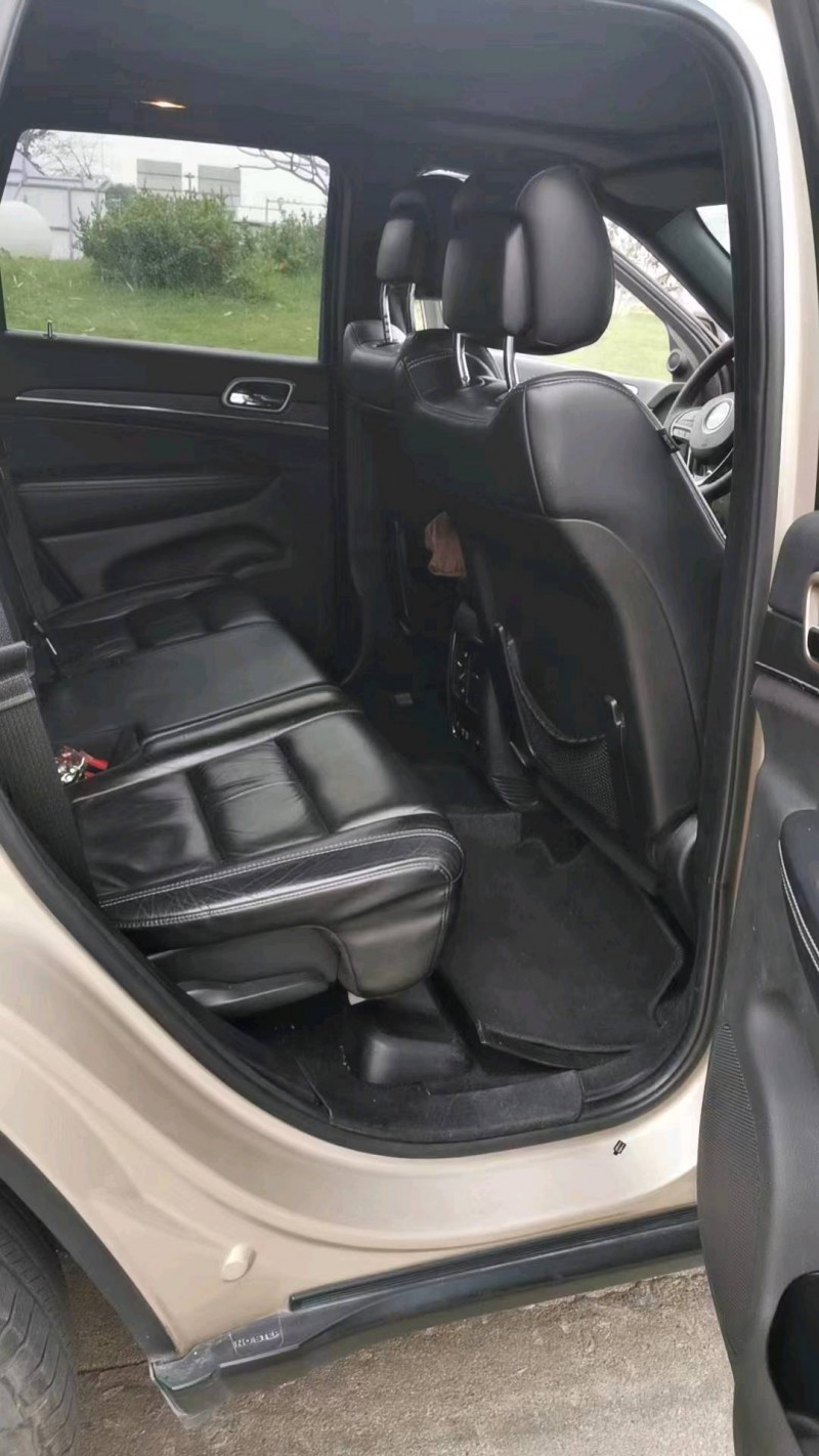 汕头16年Jeep大切诺基9