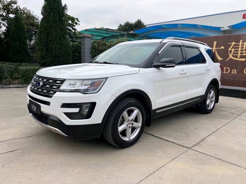 济宁16年福特探险者3