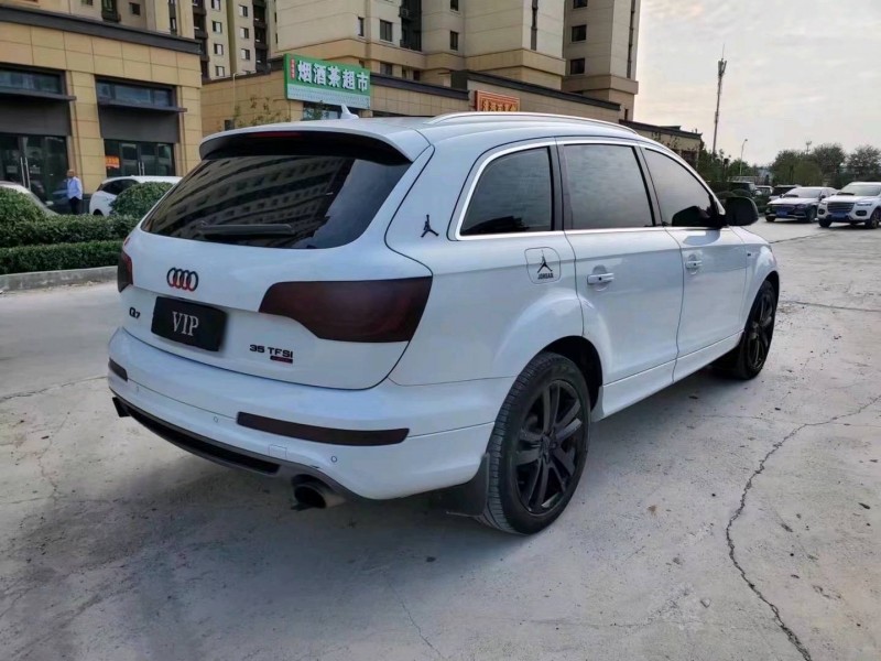 济宁13年奥迪Q77