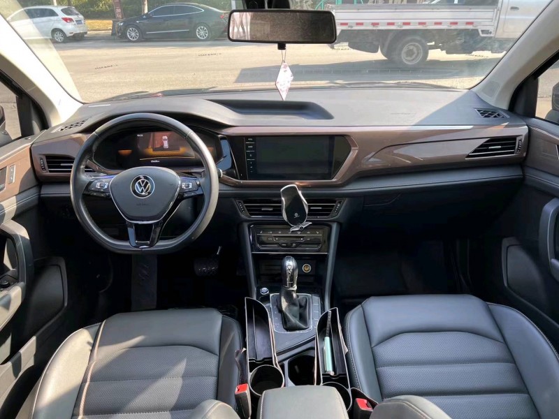 济宁22年大众途岳5