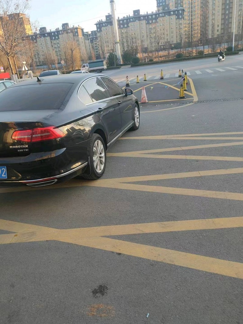 济宁17年大众迈腾8