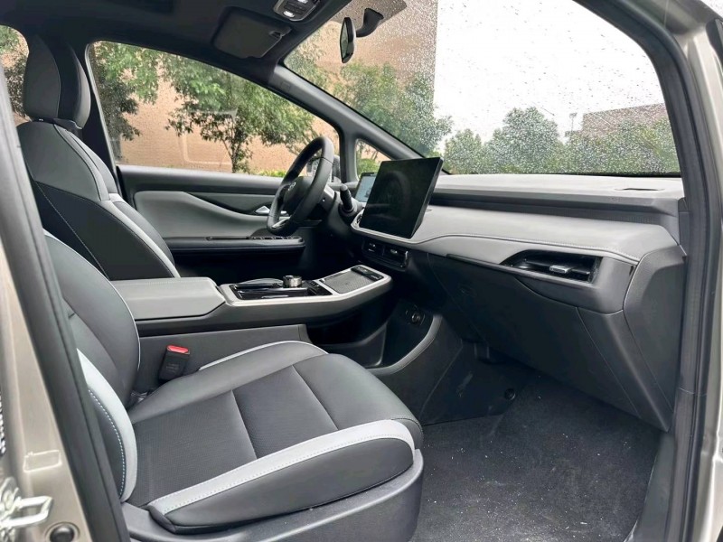 襄陽23年合創汽車Z038