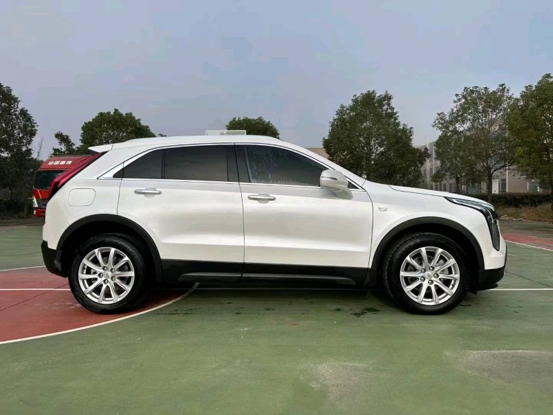 襄陽23年凱迪拉克XT44